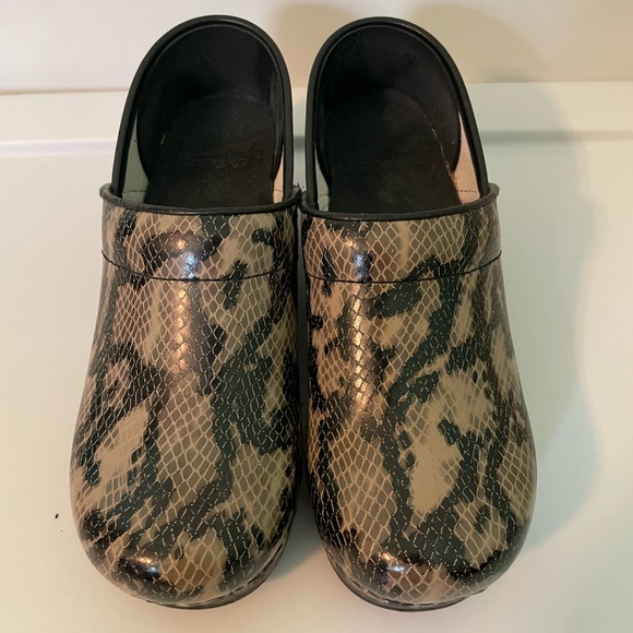 Dansko Snake Animal Print Clogs Size EU 36 - Picture 2 of 6